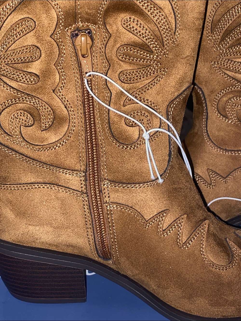 NEW IN BOX UNIVERSAL THREAD LORENA BOOTS WO SIZE 8.5 COGNAC FAUX SUEDE - Picture 12 of 12